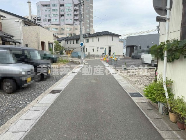 ５１７９６　岐阜市雲雀ケ丘土地の前面道路含む現地写真