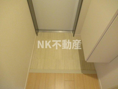 【玄関】 | トレジャーメゾン岩田（若江岩田賃貸） | 明るい玄関です