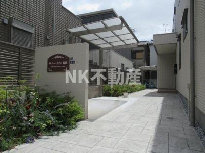 【エントランス】 | トレジャーメゾン岩田（若江岩田賃貸） | 落ち着いたエントランスです