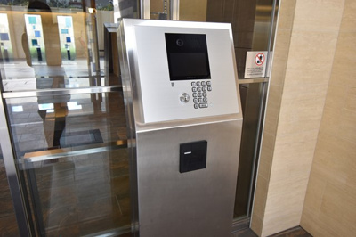 【エントランス】 | 【ペットと一緒に暮らせます♪】サンメゾン緑地公園アベニュー | オートロックなのでセキュリティ面も安心です。