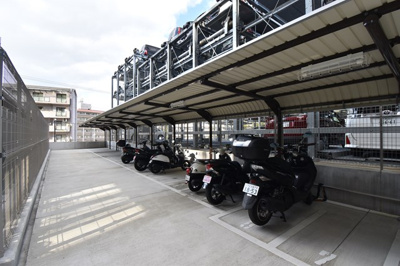 【その他共用部分】 | 【ペットと一緒に暮らせます♪】サンメゾン緑地公園アベニュー | バイク置き場です。