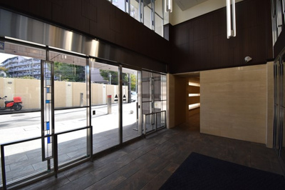 【エントランス】 | 【ペットと一緒に暮らせます♪】サンメゾン緑地公園アベニュー | 外エントランスです。