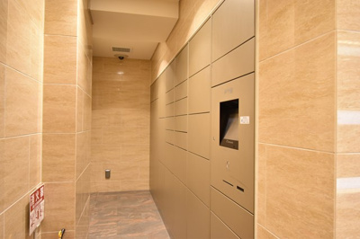 【その他共用部分】 | 【ペットと一緒に暮らせます♪】サンメゾン緑地公園アベニュー | 宅配ボックス付きです。