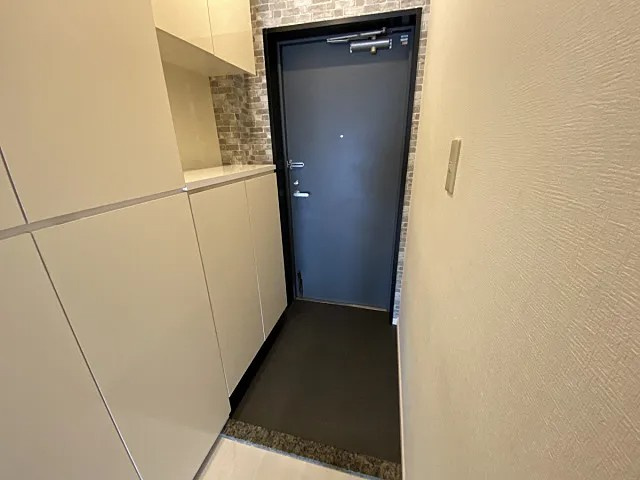 カサベラ新在家ツインズII号館の玄関