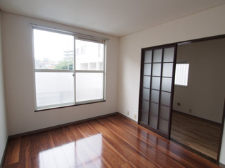 【居間・リビング】 | こちらの居間で趣味の時間をお楽しみください