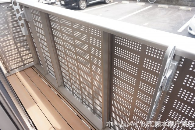 熊本市東区健軍４丁目のアパートのバルコニー