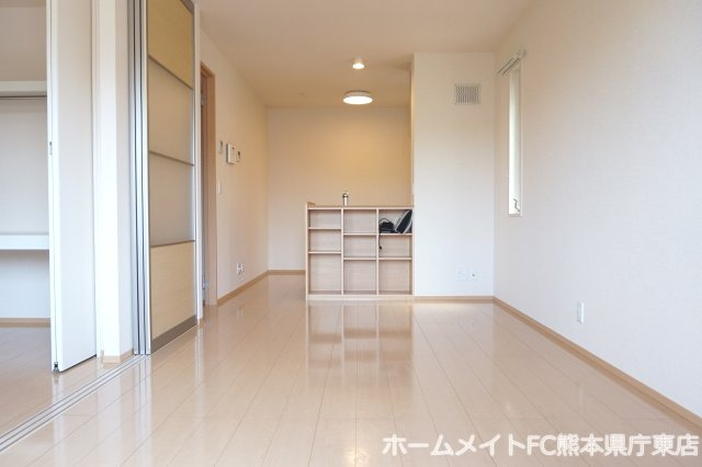 熊本市東区健軍４丁目のアパートの居間・リビング