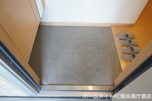 熊本市東区健軍４丁目のアパートの玄関