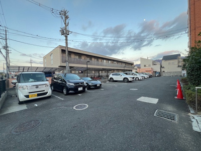 【駐車場】 | ルモンドオサカベ | シンプルで使いやすい玄関です