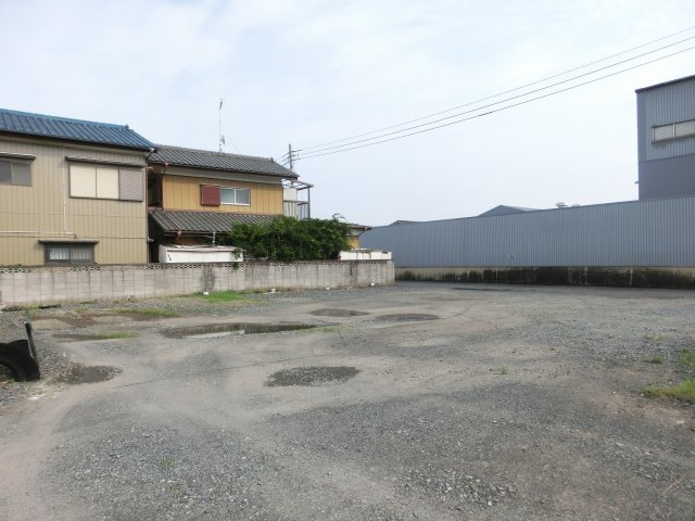 鴻巣市八幡田の売地の前面道路含む現地写真