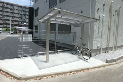 【その他共用部分】 | Ottimo/オッティモ【SHM】 | 屋根付きの駐輪場で雨が降っても大切な自転車が濡れなくてすみますね♪荷物が重いときに自転車があれば助かりますね！