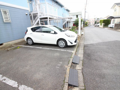 【駐車場】 | コートレジーナＡ | 敷地内駐車場