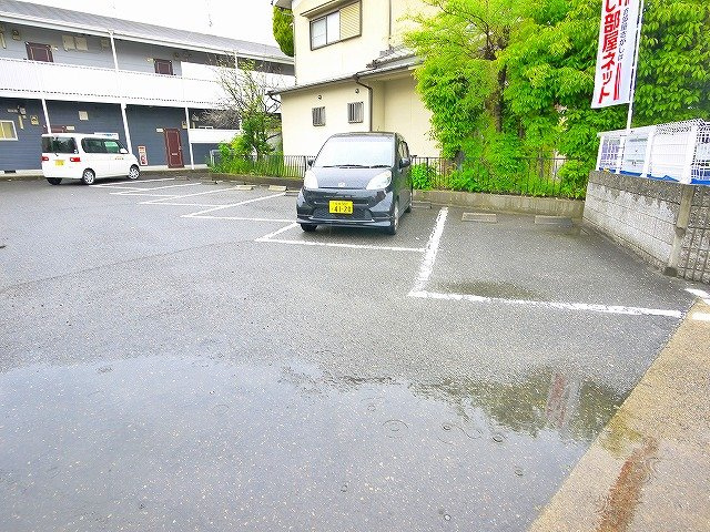 レジデンス大西の駐車場