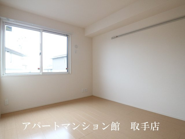 グランシャリオＢ棟の寝室