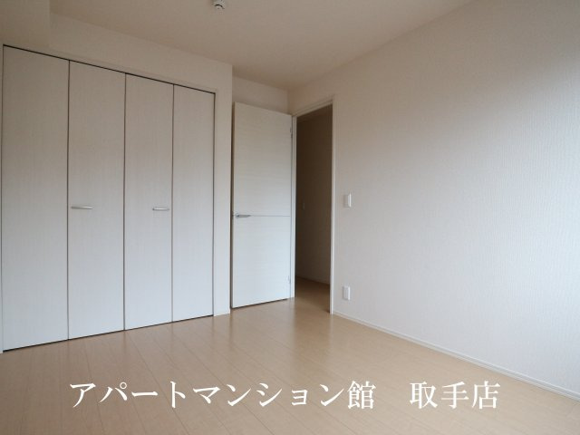 グランシャリオＢ棟の寝室