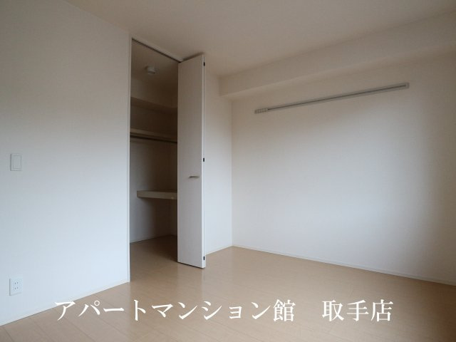 グランシャリオＢ棟の寝室