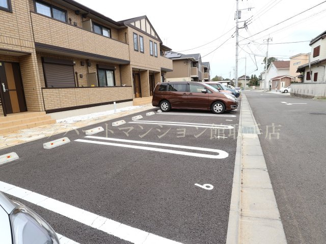 グランシャリオＢ棟の駐車場