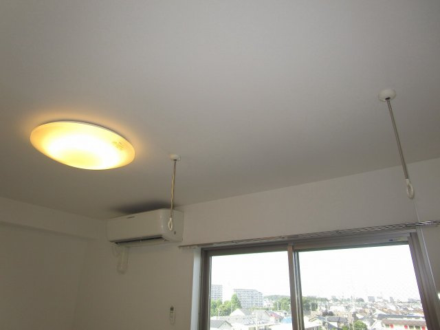 【設備】 | カーサグランデ | 室内物干しあります。雨の日やお忙しい方にも安心です。