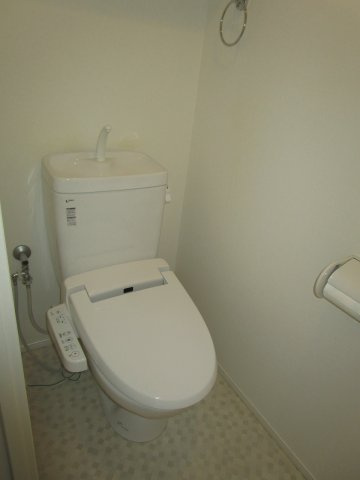 【トイレ】 | カーサグランデ | 温水洗浄便座付きのトイレです。