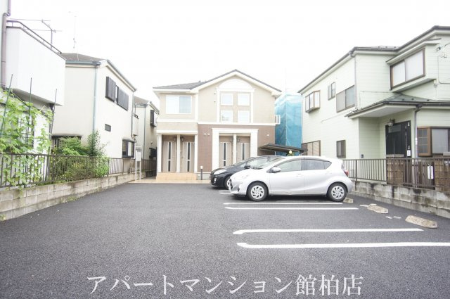 オートヌ　ヴァレの駐車場