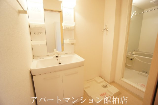 オートヌ　ヴァレの独立洗面台