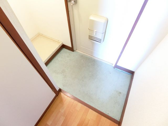 アンビエンテ茱萸木の玄関