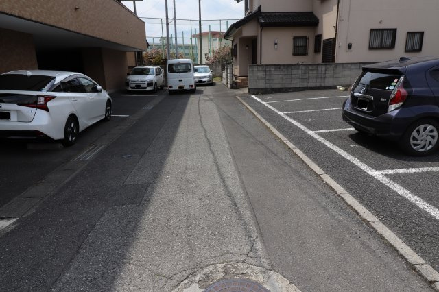 高崎市稲荷町売地の前面道路含む現地写真