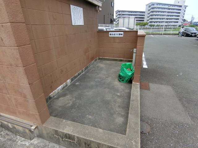 【その他共用部分】 | ルナパーク | ゴミ置き場です