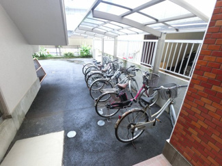 【その他共用部分】 | 自転車置き場です。
屋根付きなので雨が降っても安心です。