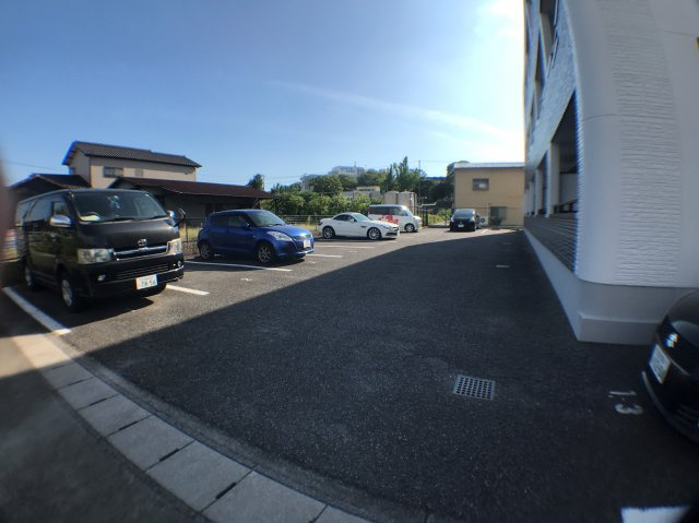 メルベーユ・HAJIⅢの駐車場