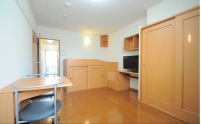 【内装】 | ブザービーター | １階はフローリング、２階はカーペットになります。