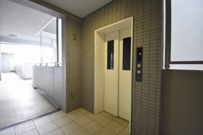 【その他共用部分】 | グランシーナ東寺尾 | お買い物時やベビーカーの出し入れに便利なエレベーター付