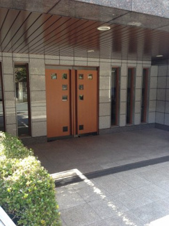 【エントランス】 | 京急本線「金沢文庫」駅徒歩20分又はバス10分「白山通」停歩1分。