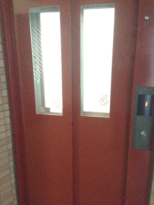 【その他共用部分】 | マイキャッスル金沢文庫2番館 | お買い物時やベビーカーの出し入れに便利なエレベーター付