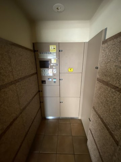 【その他共用部分】 | 不在時にもお荷物が受け取れる宅配ボックスです。