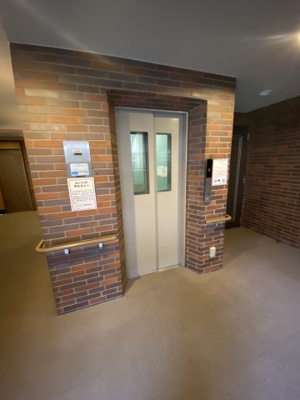 【その他共用部分】 | グランドステージ鶴見 | お買い物時やベビーカーの出し入れに便利なエレベーター付