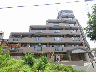 【外観】 | グランエスト片倉 | 横浜市営地下鉄ブルーライン「三ツ沢上町」駅徒歩9分と好立地。
通勤時間の短縮でご家族と過ごす時間を増やす事が出来ます。