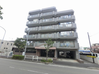 【外観】 | JR京浜東北線「鶴見」駅徒歩19分又はバス5分「下末吉国道際」停歩3分
京急本線「鶴見市場」駅徒歩19分。