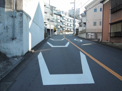 【周辺】 | ハイツ六浦 | 前面道路