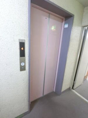 【その他共用部分】 | ジェムハイツ | エレベータ付きのマンションです。
お買い物やベビーカーの出し入れに便利です。