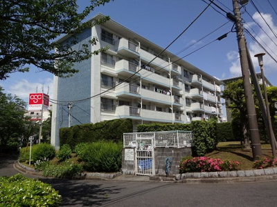 【外観】 | 洋光台南第一団地2号棟 | JR京浜東北線「洋光台」駅徒歩5分と好立地。
駅からほど近い2号棟、通勤時間の短縮でご家族と過ごす時間を増やす事が出来ます。