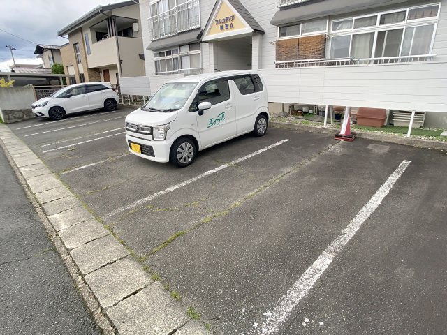 アルカディア城西Aの駐車場