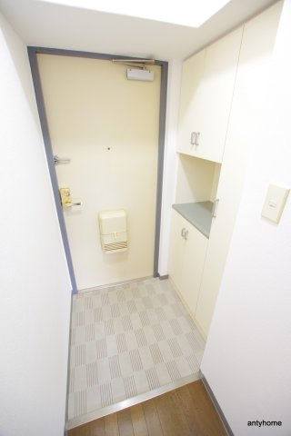 ライオンズマンション新大阪第5 仲介手数料無料の玄関