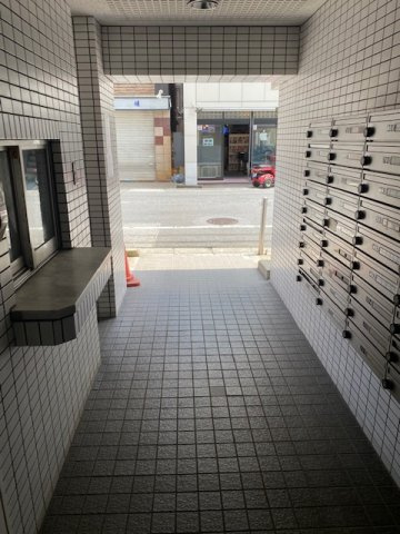 スカイコート浅草第３のエントランス