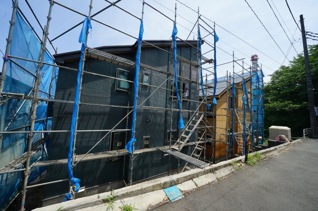 【成約】ランドマークタワー一望♪勾配天井・ロフト付の４LDK！保土ヶ谷区川島町　全２棟新築戸建ての外観