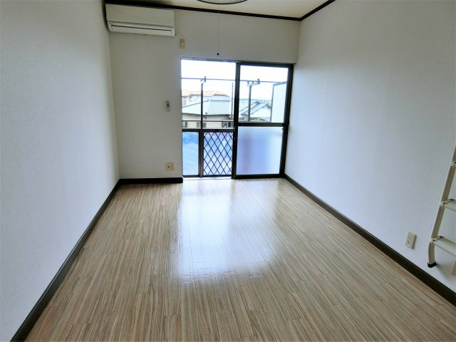 スカイコート求名の洋室