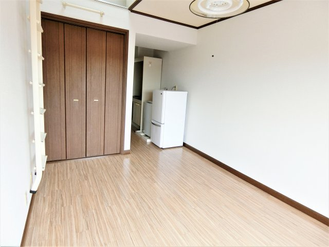 スカイコート求名の洋室