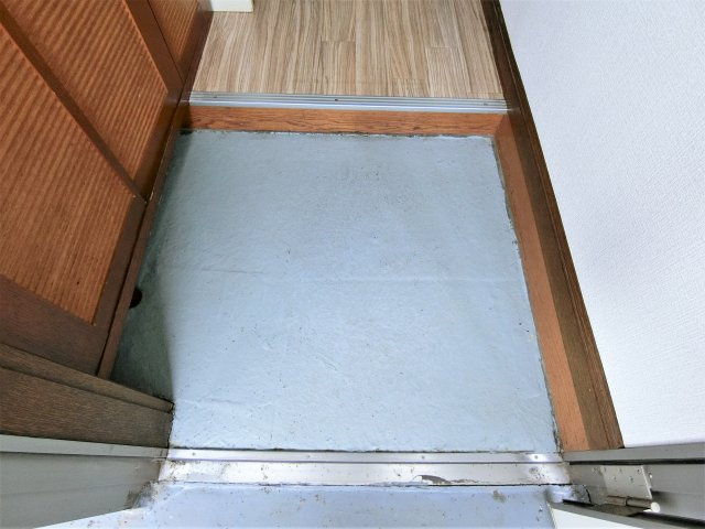 スカイコート求名の玄関