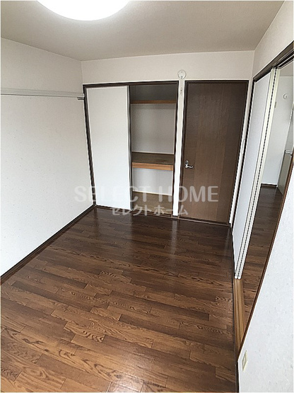 【寝室】 | サニーコート Ｂ | 落ち着いて過ごせるお部屋なので、寝室にいかがでしょうか