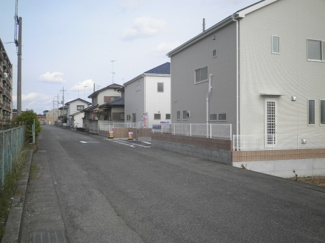 【前面道路含む現地写真】